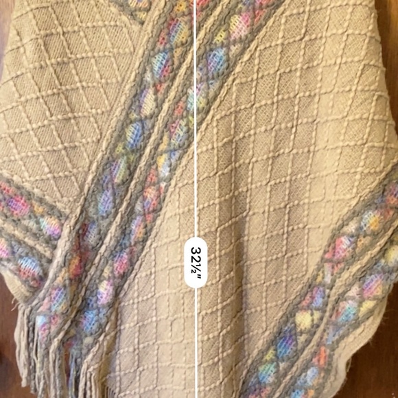 Fringe poncho - Picture 5 of 16